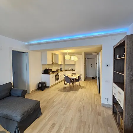 Apartamento District Cuza 99 *