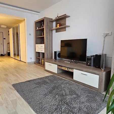 District Cuza 99 Апартаменти