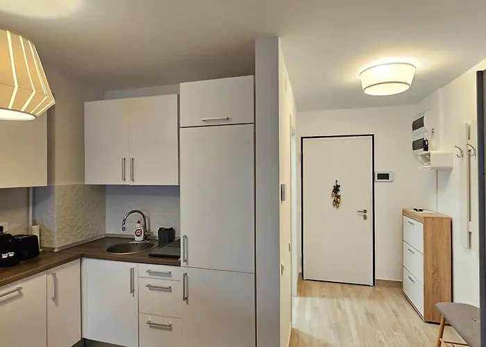 District Cuza 99 * Bükreş