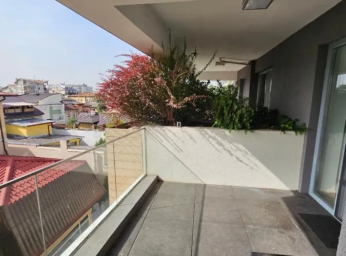 District Cuza 99 * Bucureşti