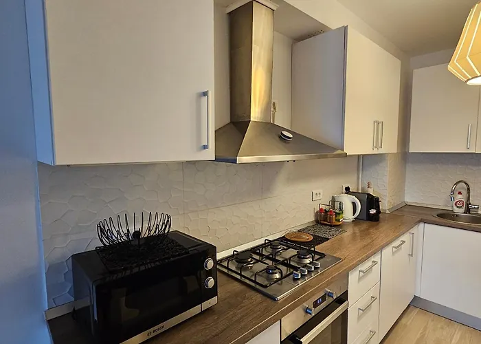 District Cuza 99 * Bucureşti