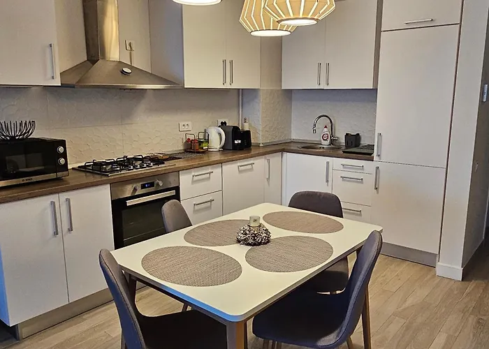 District Cuza 99 * Bucureşti